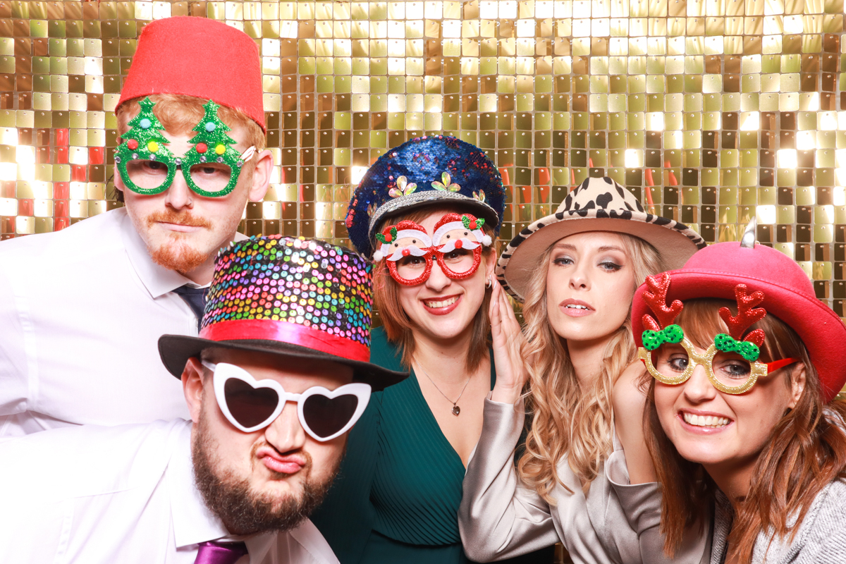 christmas party entertainment for weddings and corporate events near cotswolds