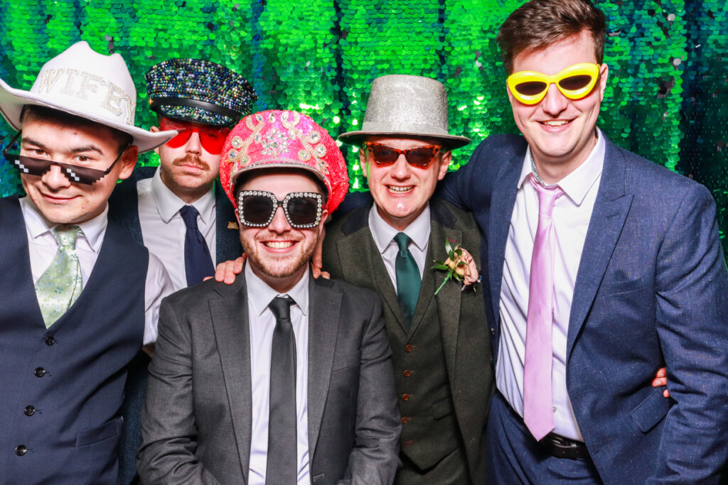 5 guests during a corporate event party entertainment, against a green sequins backdrop for a fantastic event entertainment