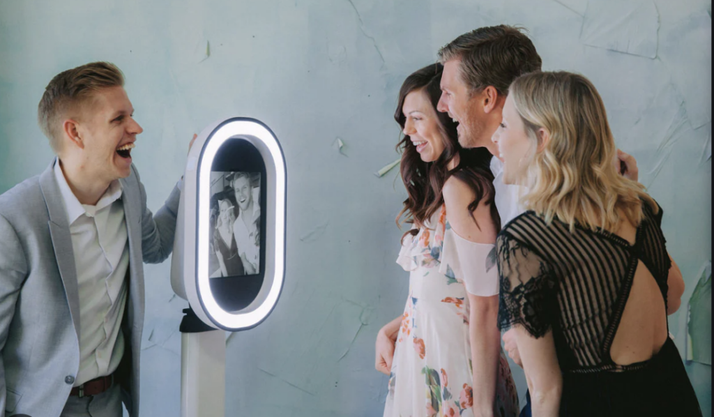 ipad photo booth for hire for parties, weddings and events, in the cotswolds and oxfordshire and gloucestershire